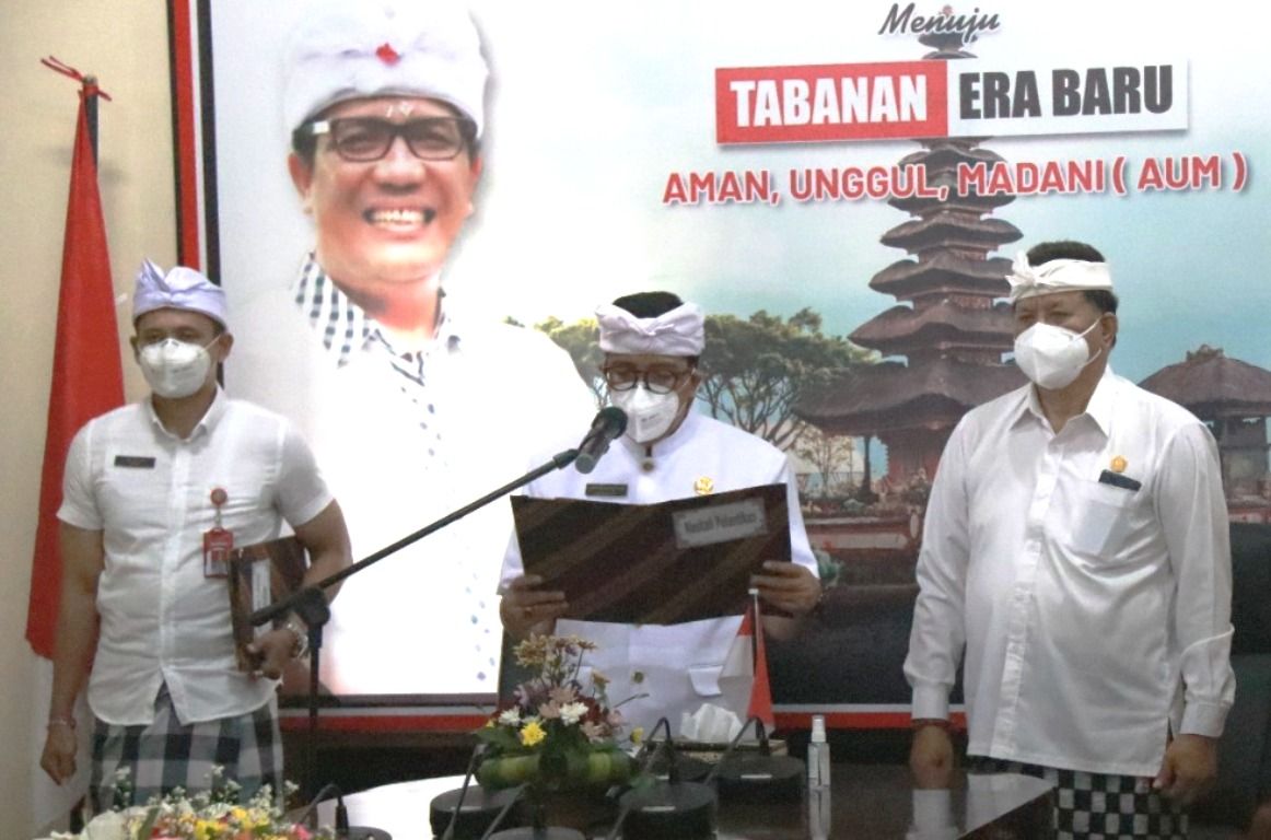 podiumnews.com-Bupati Sanjaya Lantik dan Kukuhkan 243 Pejabat di Lingkungan Pemkab Tabanan